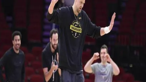 首个比赛日联合杯开战，张帅／张之臻混双亮相央视体育直播